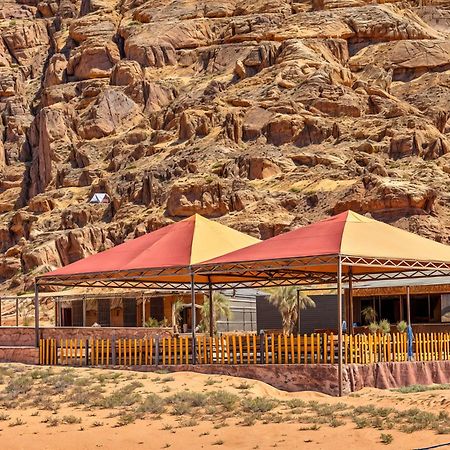 Wadi Rum Sunset Camp Bagian luar foto