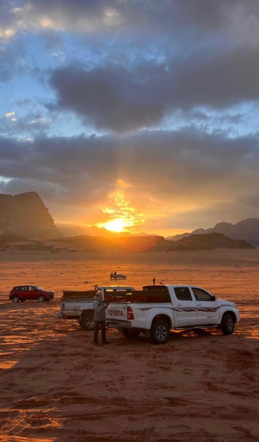Wadi Rum Sunset Camp Bagian luar foto