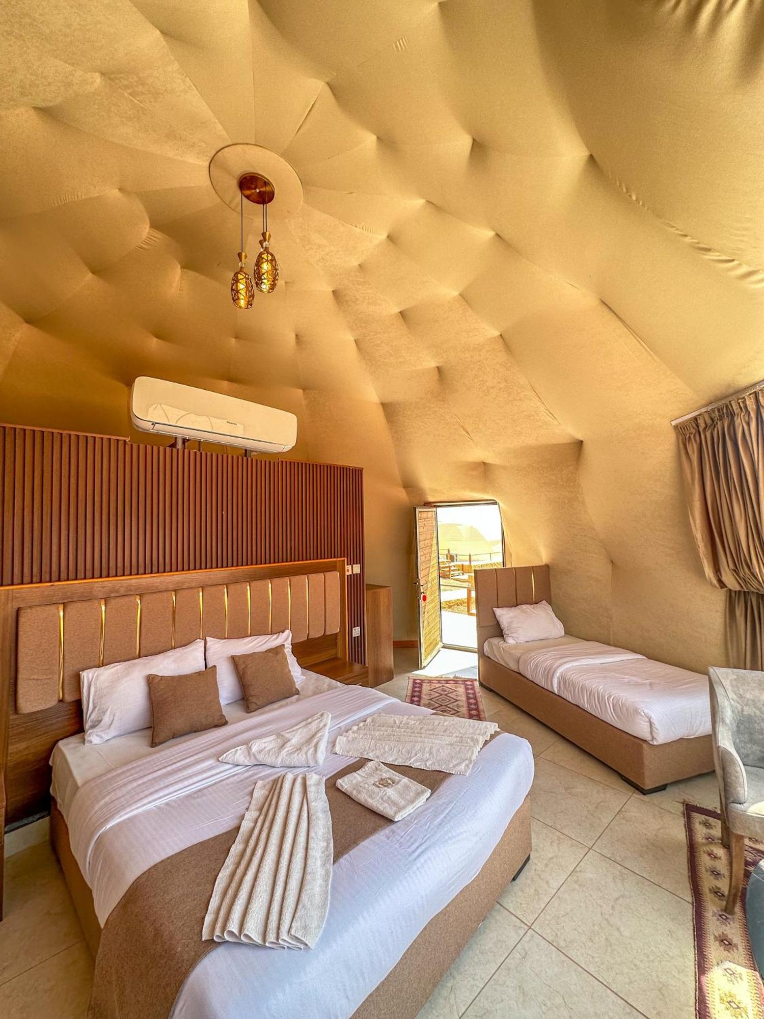 Wadi Rum Sunset Camp Bagian luar foto